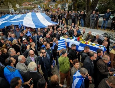 Aλβανικό «μπλόκο» σε 160 Ελληνες ως «personae non gratae» για να μην παραστούν στο Μνημόσυνο Κ.Κατσίφα